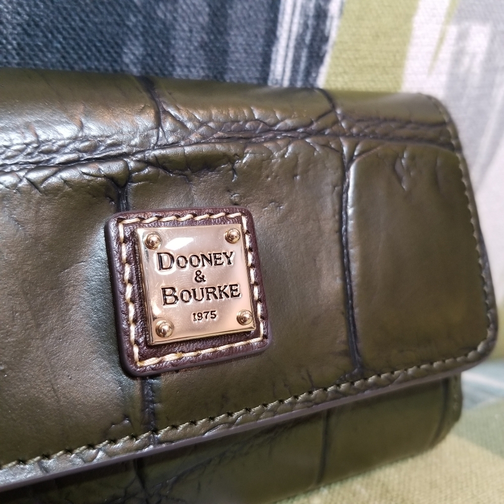 Dooney & Bourke Denison Flap Wallet In Olive Croco Effect Trifold Wallet - Picture 3 of 14